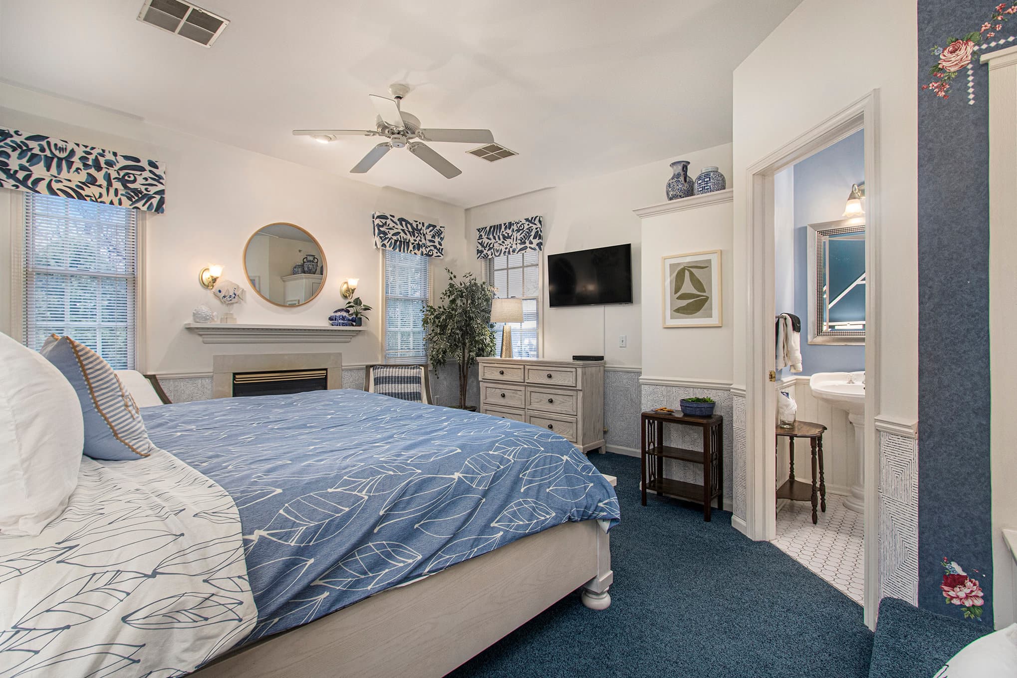 king bed TV and dresser