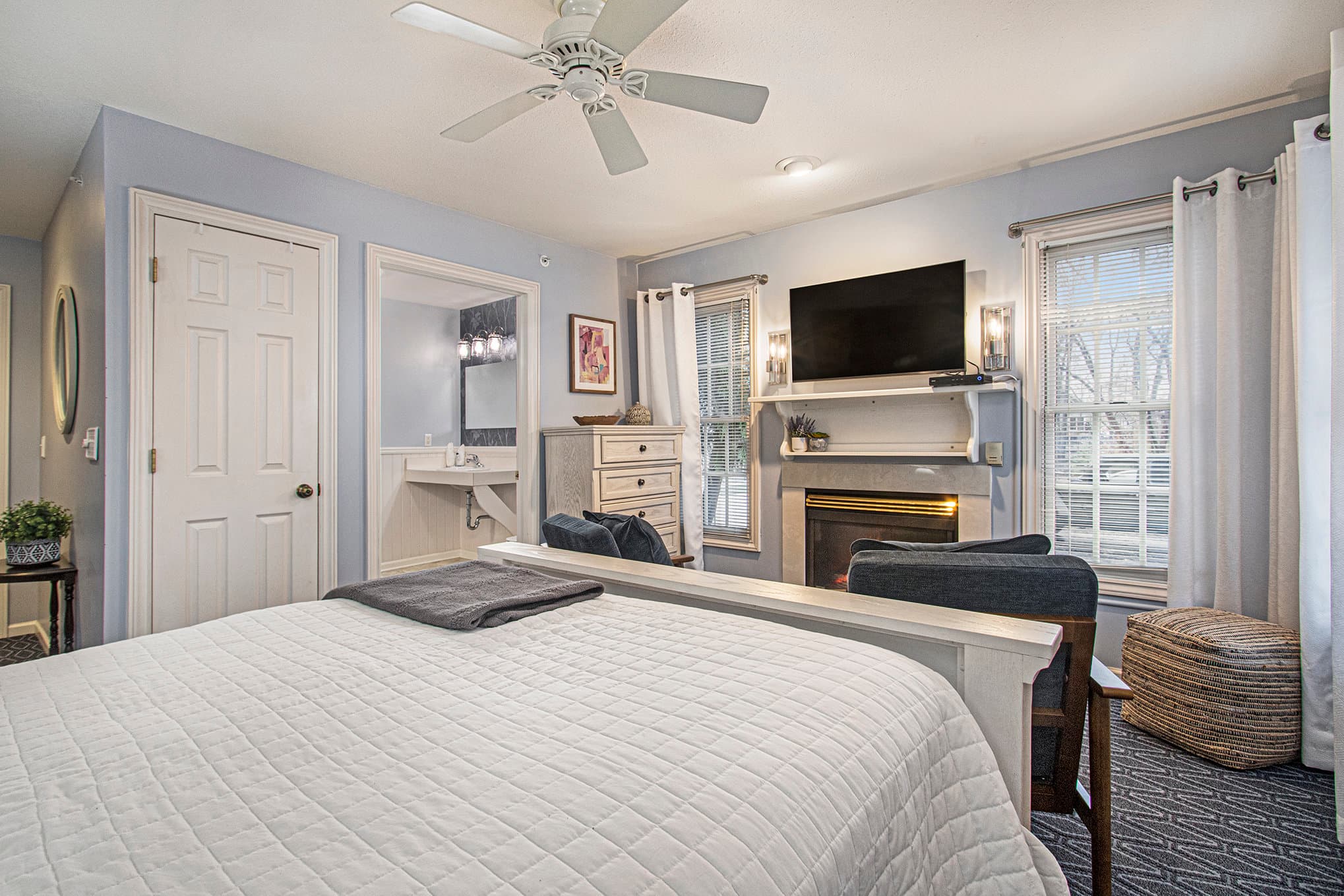 queen bed, flat screen tv and fireplace