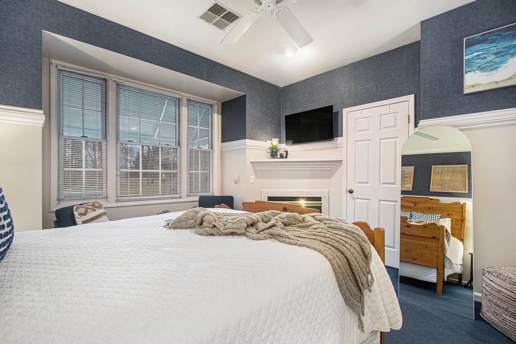 queen bed fireplace and flat screen TV