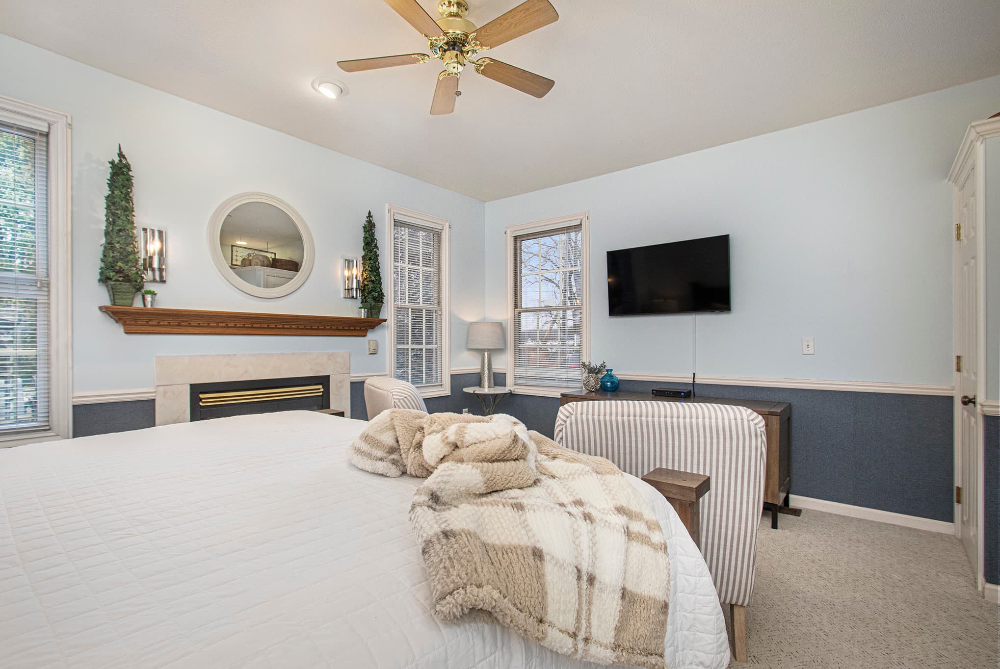 king bed and flat screen tv