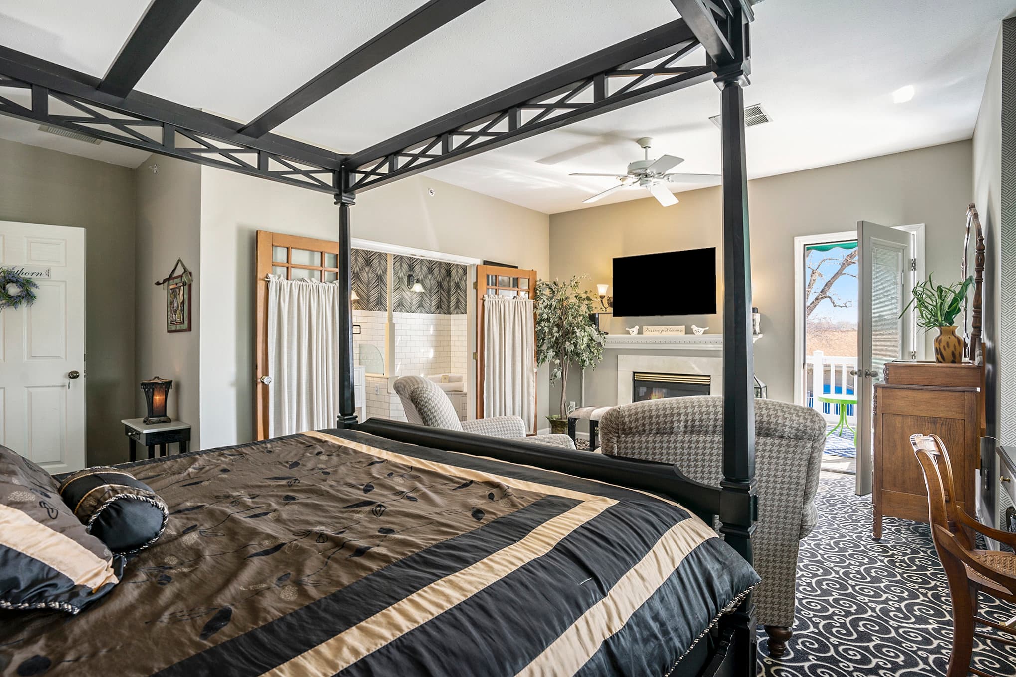 Main room featuring king bed